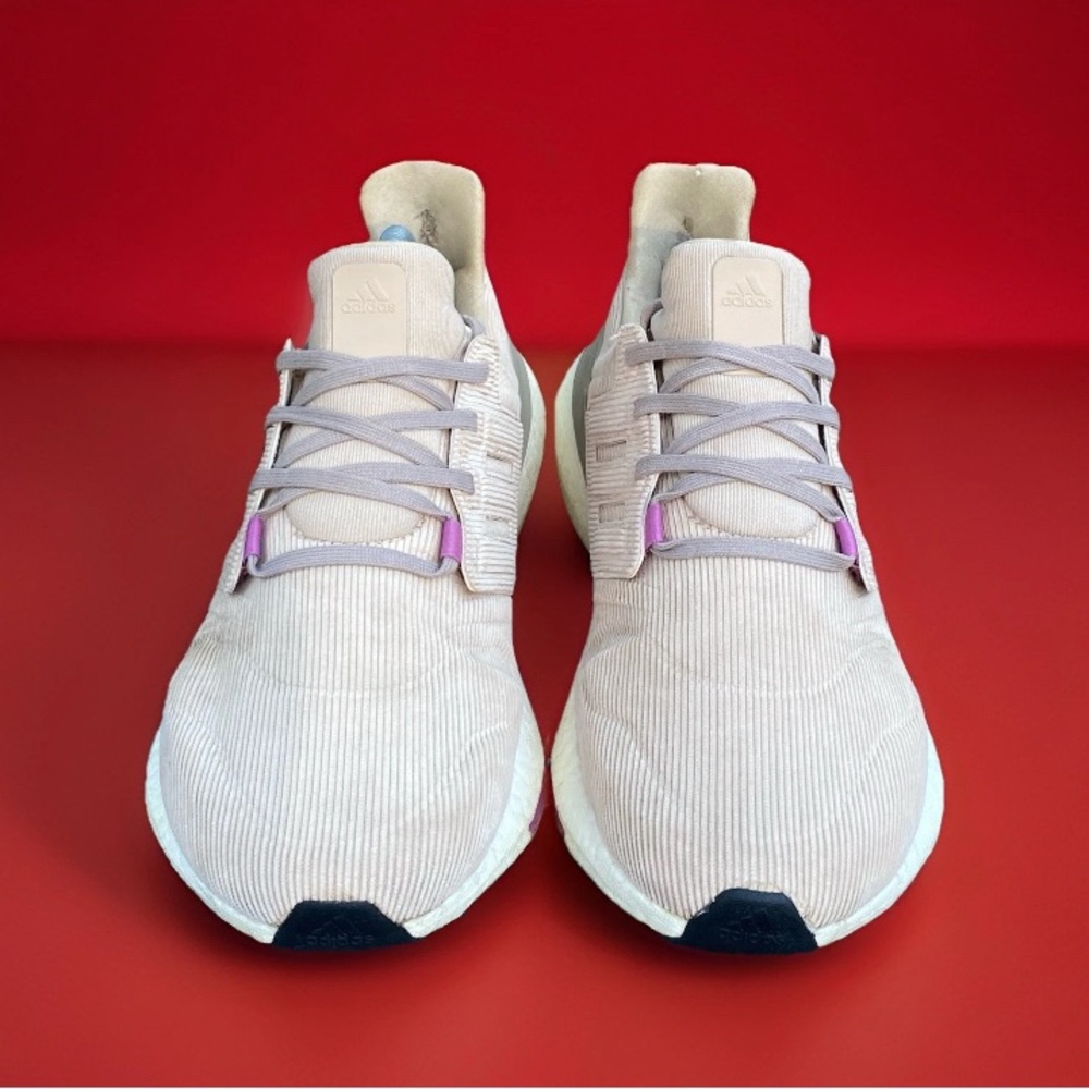 🛑🛑SOLD🛑🛑Adidas Ultra Boost 22 Women's "Magic Beige" GX9171 Suede
Sneakers NICE